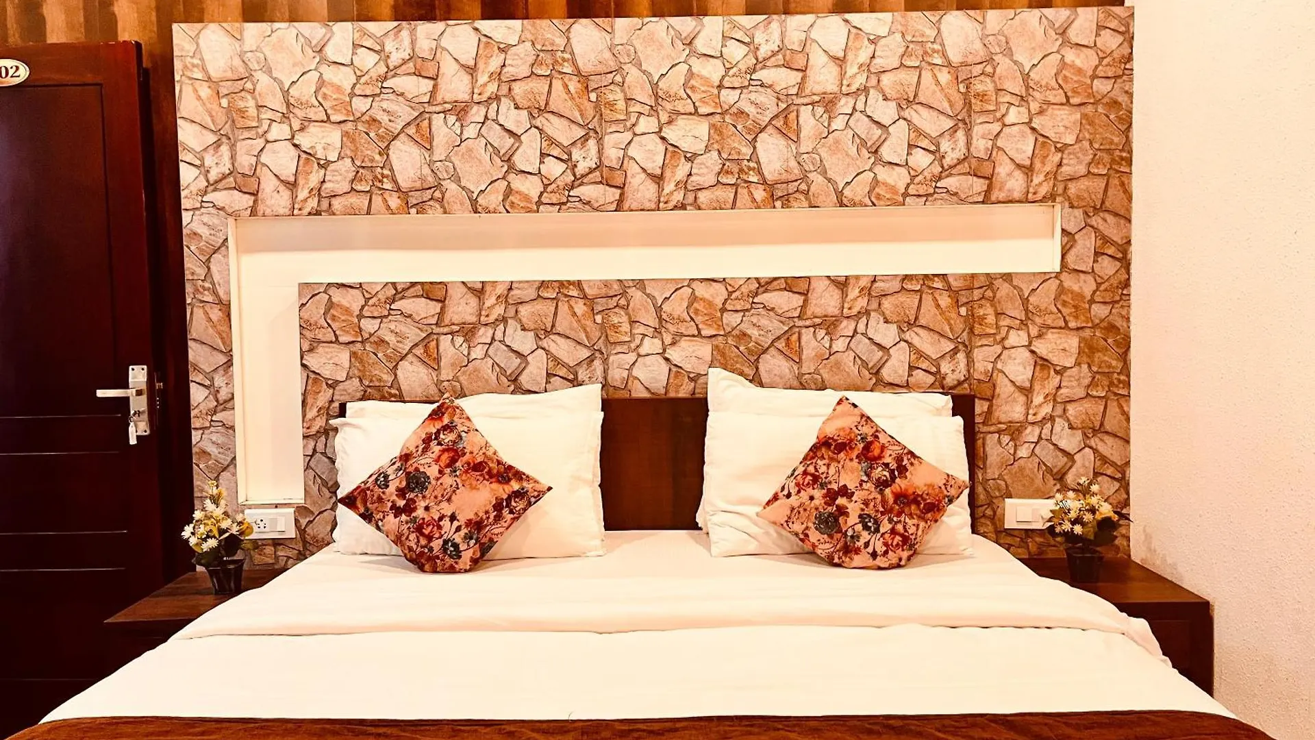 **** Hotel Nature Valley Farmhouse Resort By Raarees, Munnar #Lap Of Nature #Premium Rooms #Big Parking #Scenic View #Garden With Fireplace #Property Of The Year India
