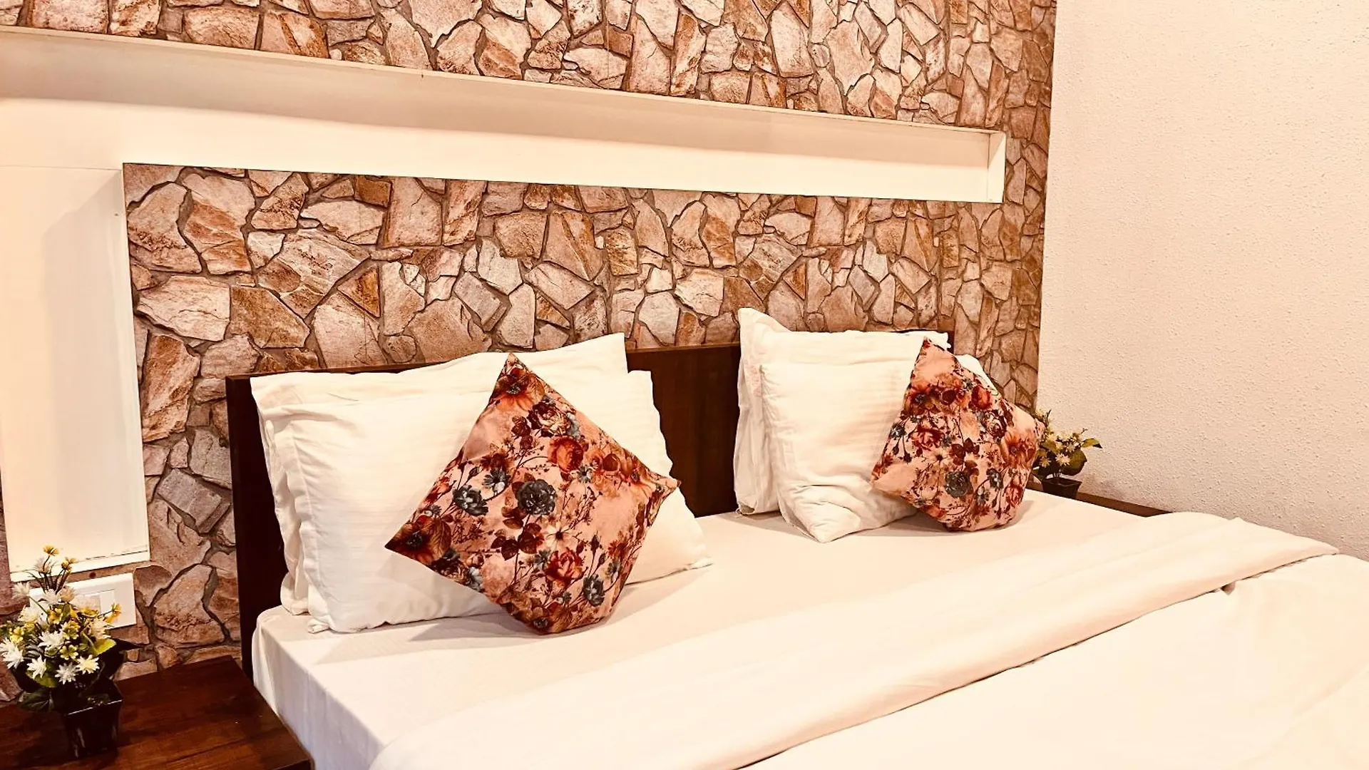 Ξενοδοχείο Nature Valley Farmhouse Resort By Raarees, Munnar #Lap Of Nature #Premium Rooms #Big Parking #Scenic View #Garden With Fireplace #Property Of The Year