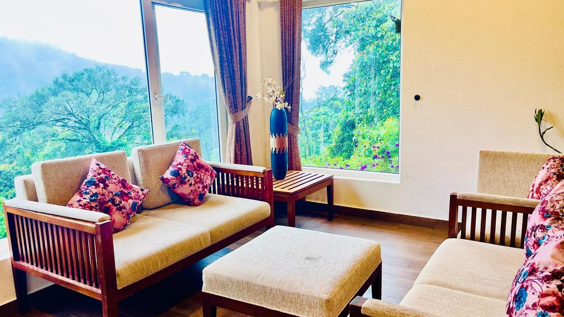 Nature Valley Farmhouse Resort By Raarees, Munnar #Lap Of Nature #Premium Rooms #Big Parking #Scenic View #Garden With Fireplace #Property Of The Year Ξενοδοχείο
