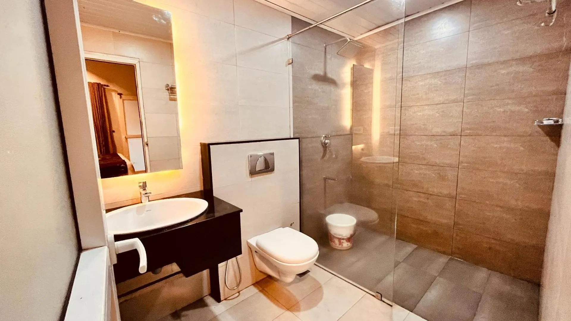 Nature Valley Farmhouse Resort By Raarees, Munnar #Lap Of Nature #Premium Rooms #Big Parking #Scenic View #Garden With Fireplace #Property Of The Year Ξενοδοχείο