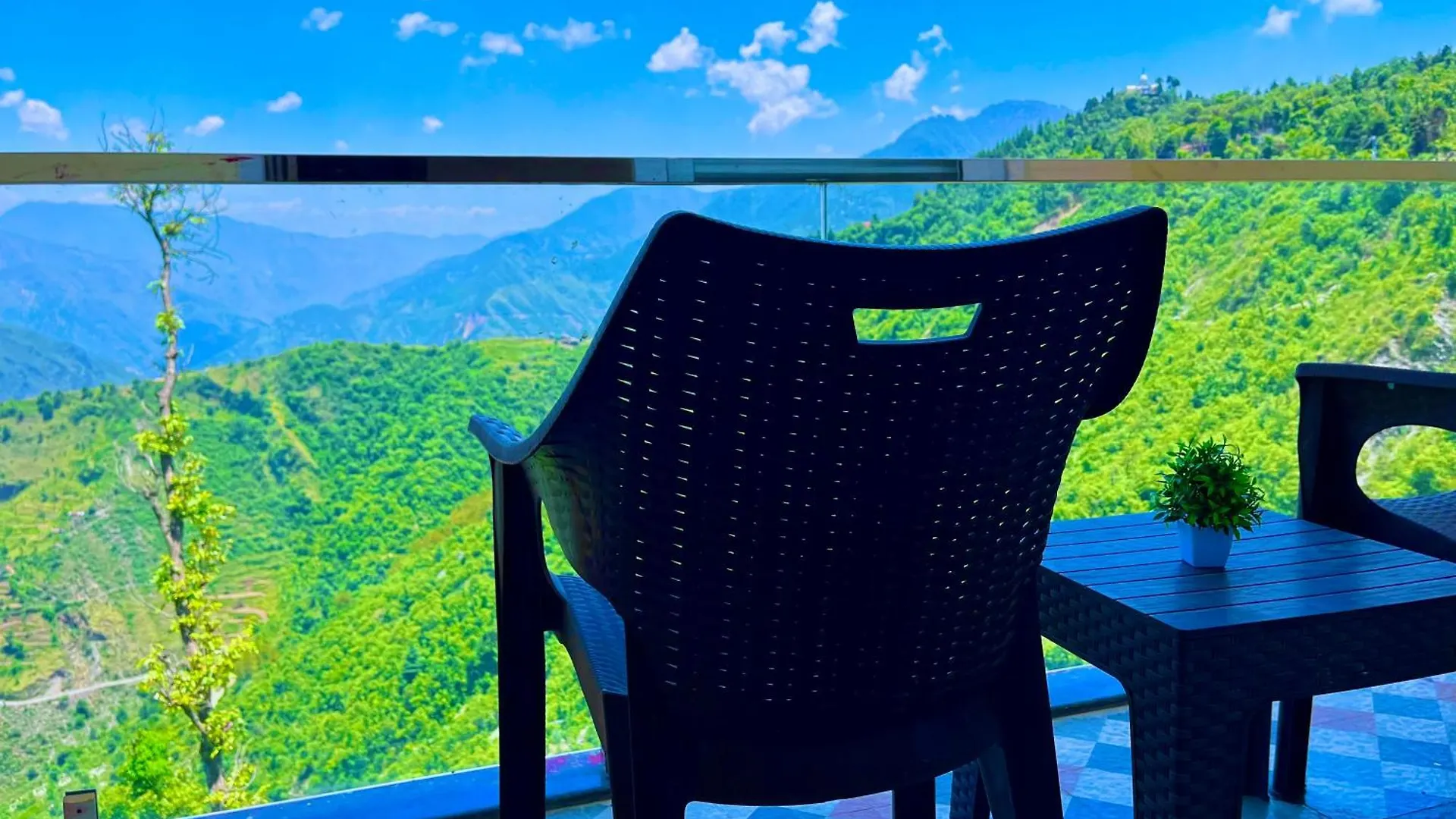 Nature Valley Farmhouse Resort By Raarees, Munnar #Lap Of Nature #Premium Rooms #Big Parking #Scenic View #Garden With Fireplace #Property Of The Year 4*,  Ινδία
